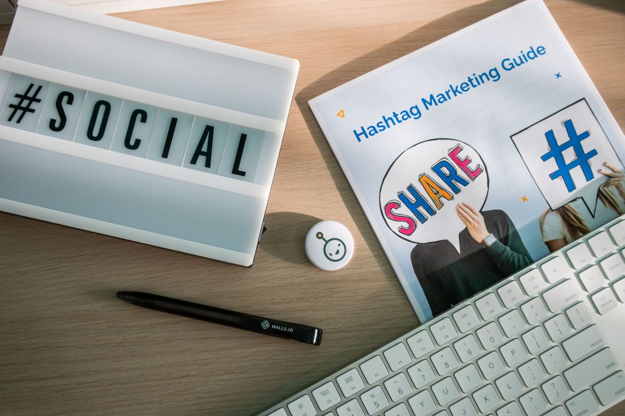 why-choose-us A desktop setup with social media marketing essentials including a keyboard, lightbox, and guide.
